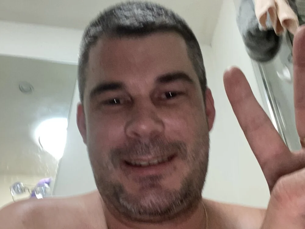 Bingas84 Adlı Modelin Çevrimdışı XXX Sohbeti