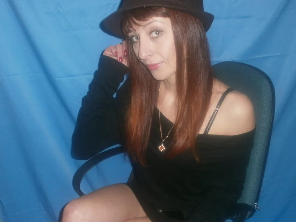 Julliannohka's Offline Chat Room