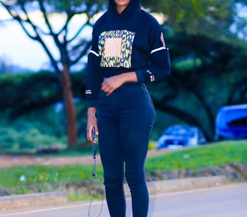 carenic Obrolan XXX Offline