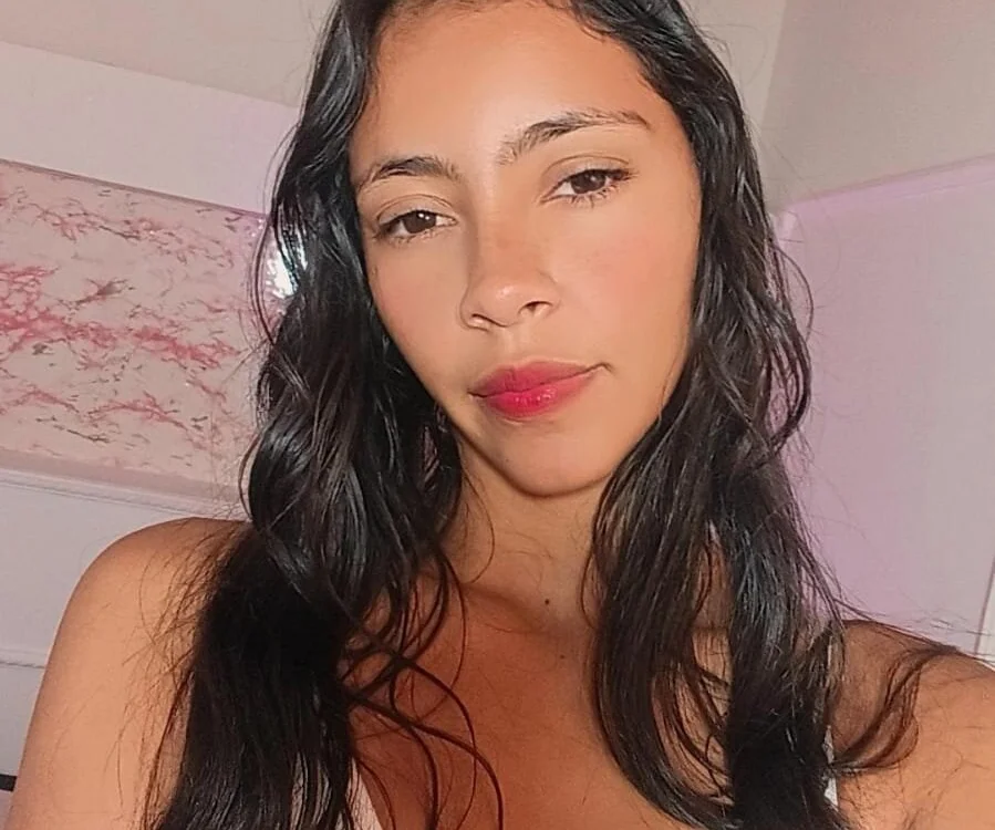 Chat +18 off-line de Kata_harrington