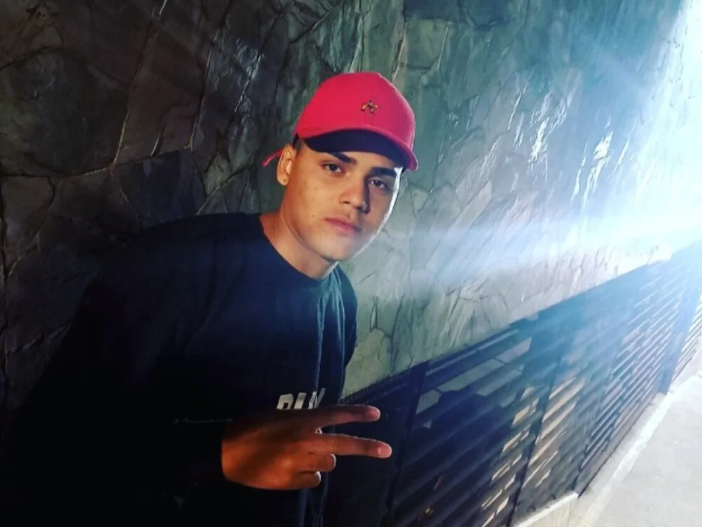 alanhots Adlı Modelin Çevrimdışı XXX Sohbeti