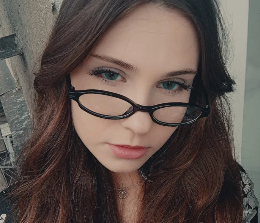 Dominika8262's Offline Chat Room