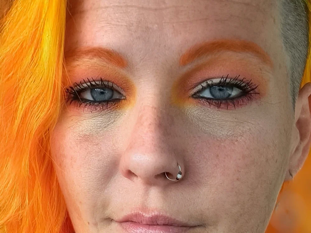 neonmilf13's Offline Chat Room