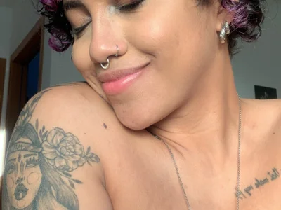 Blackittys2 Female Blackhairyoung Webcam Chat