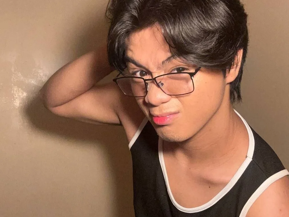 twink_shonexxx's Offline Chat Room
