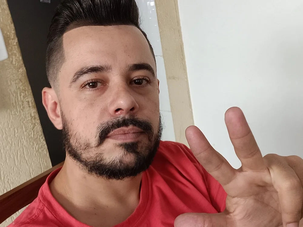 claudiomoreno13 Offline XXX-Chat