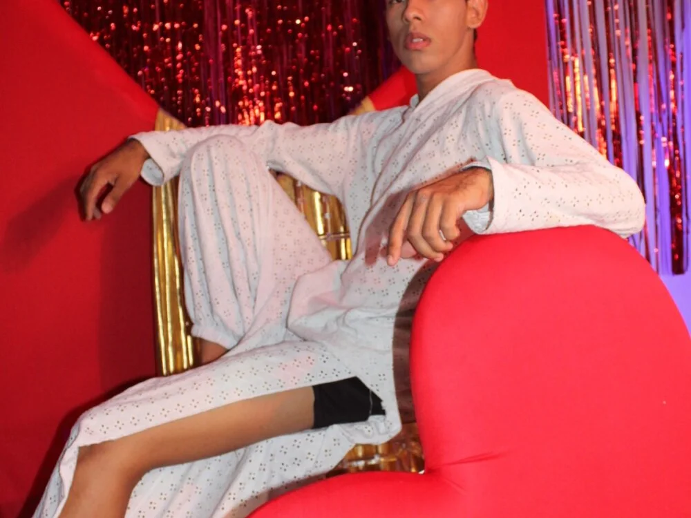 Taylerr_19 – Offline XXX chat