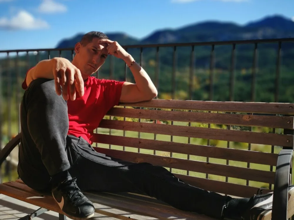 Daniiiel13 Offline XXX-chat