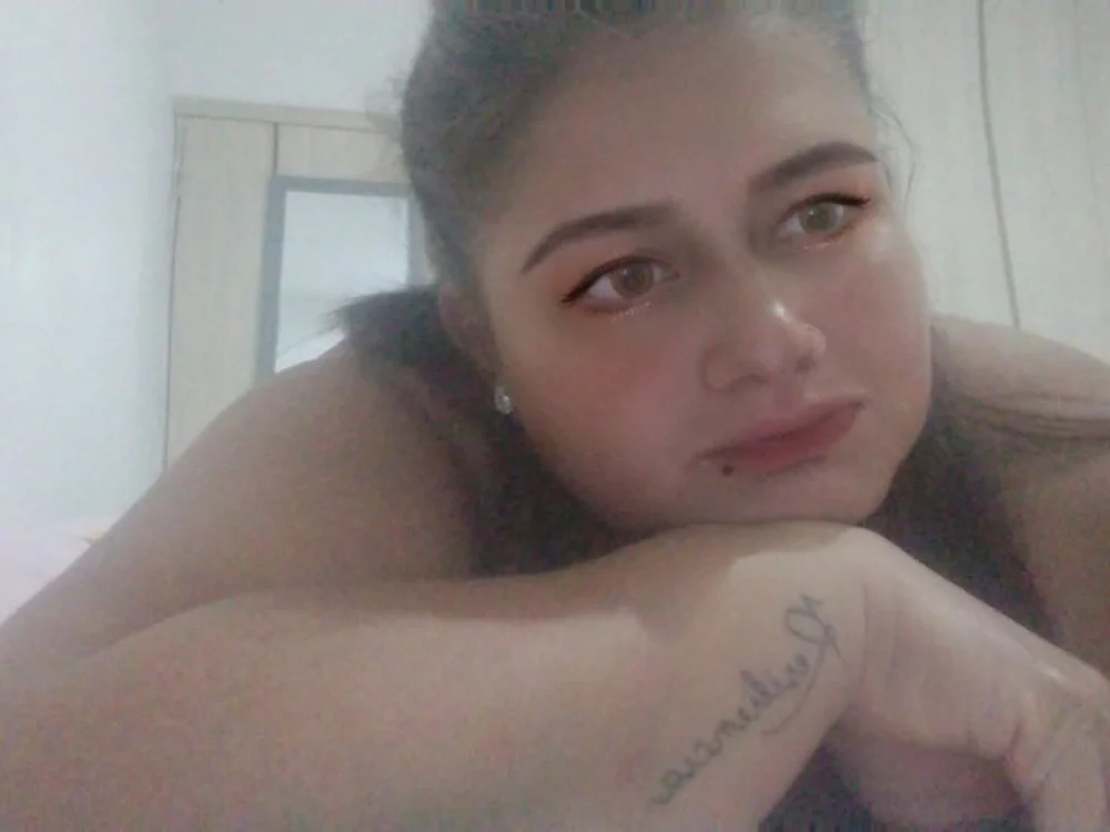 Lizz_Milf's Offline Chat Room