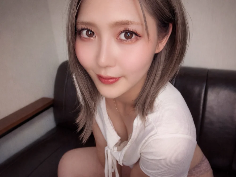 yumi0025 Adlı Modelin Çevrimdışı XXX Sohbeti