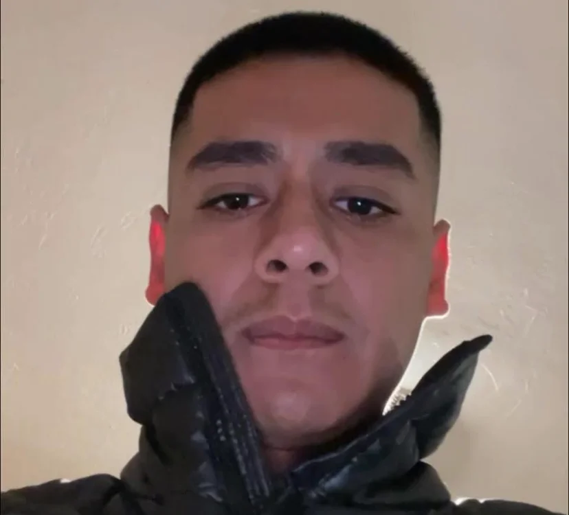 bigdick_710's Offline Chat Room