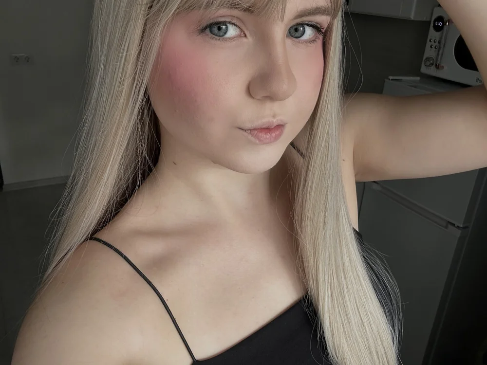 EsmiBlond's Offline XXX Chat