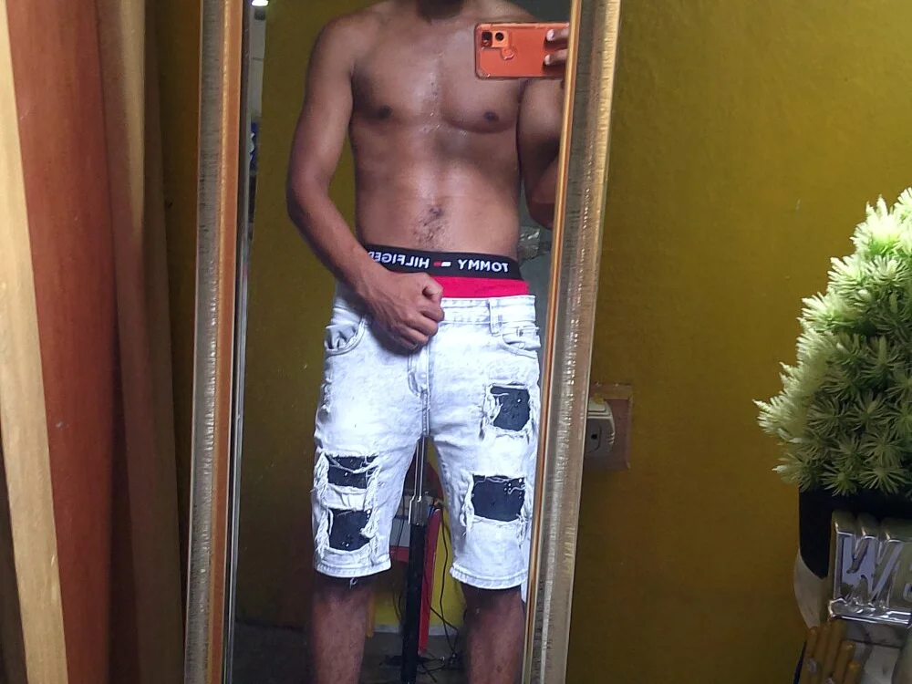 876tom Offline XXX-Chat