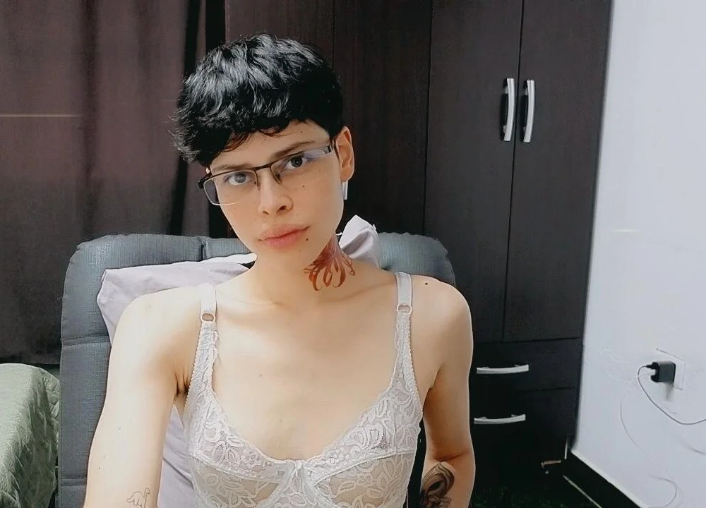 Daniela2909's Offline Chat Room