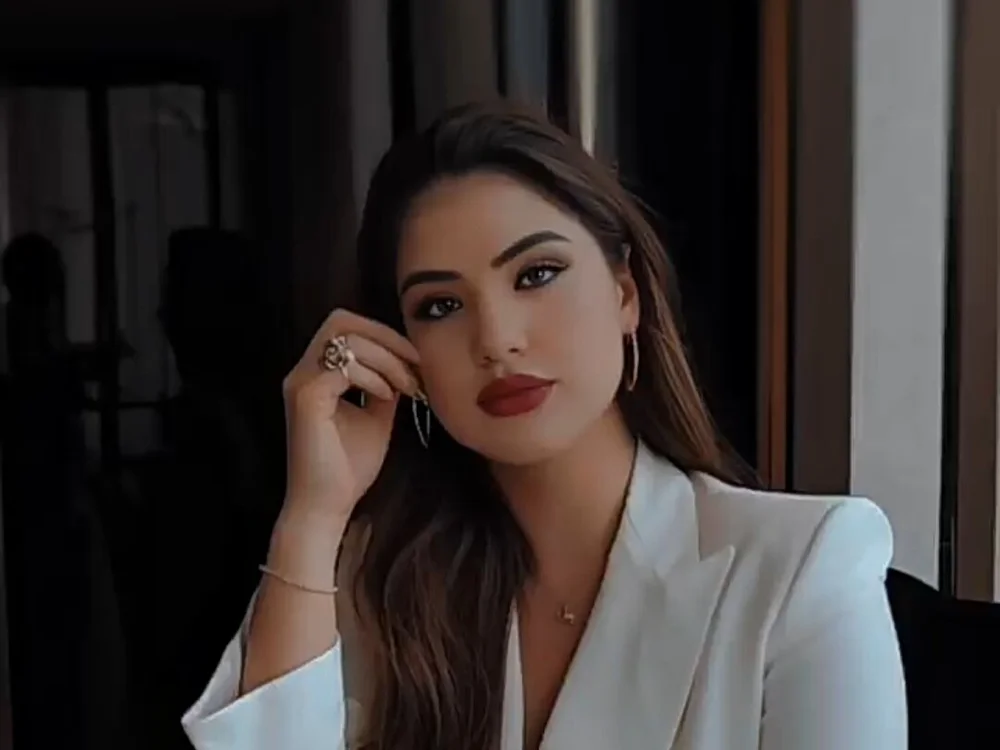 Nour-que22's Offline Chat Room