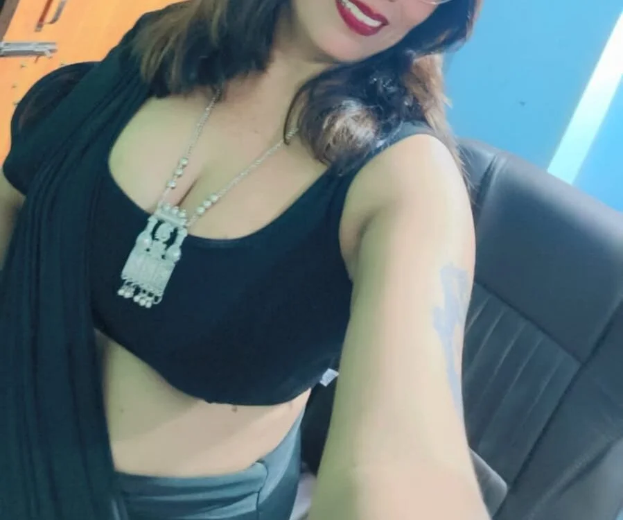 Poonamlovehot's Offline XXX Chat