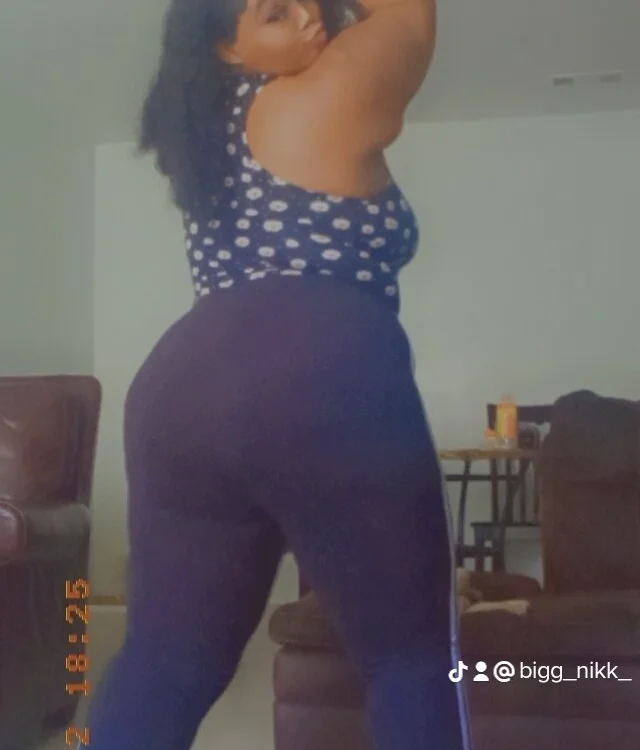 Bigg_Nikki's Offline Chat Room
