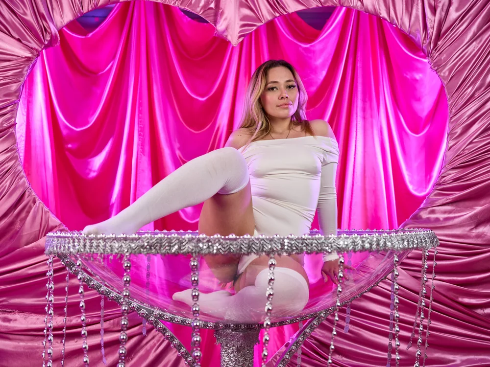 دردشة LanaMills_ الجنسية دون اتصال