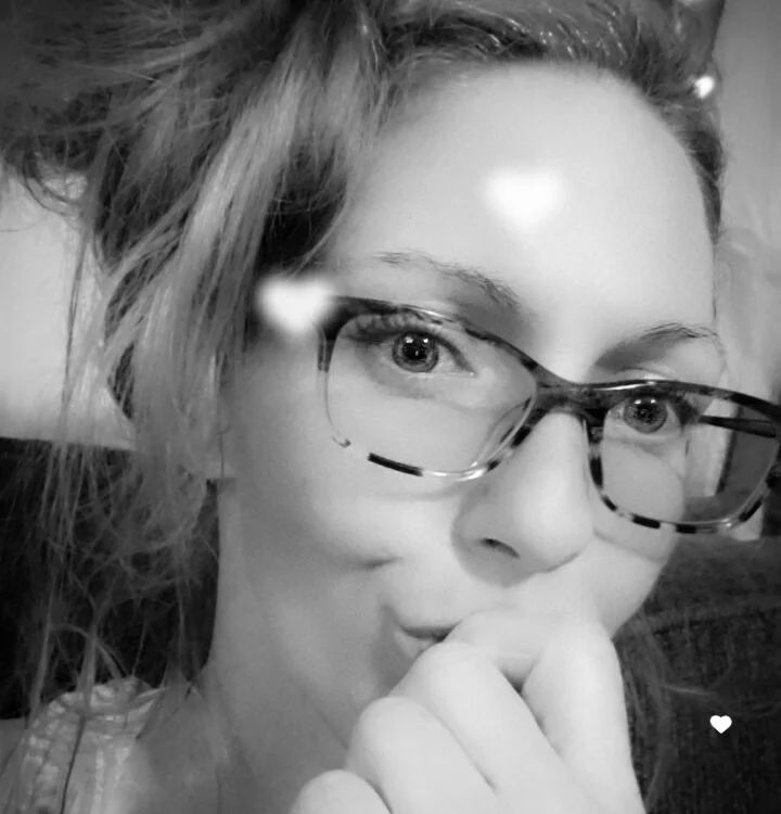 DaniSlutton's Offline Chat Room