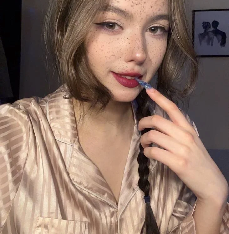 Luna_Okko_ offline chatrum