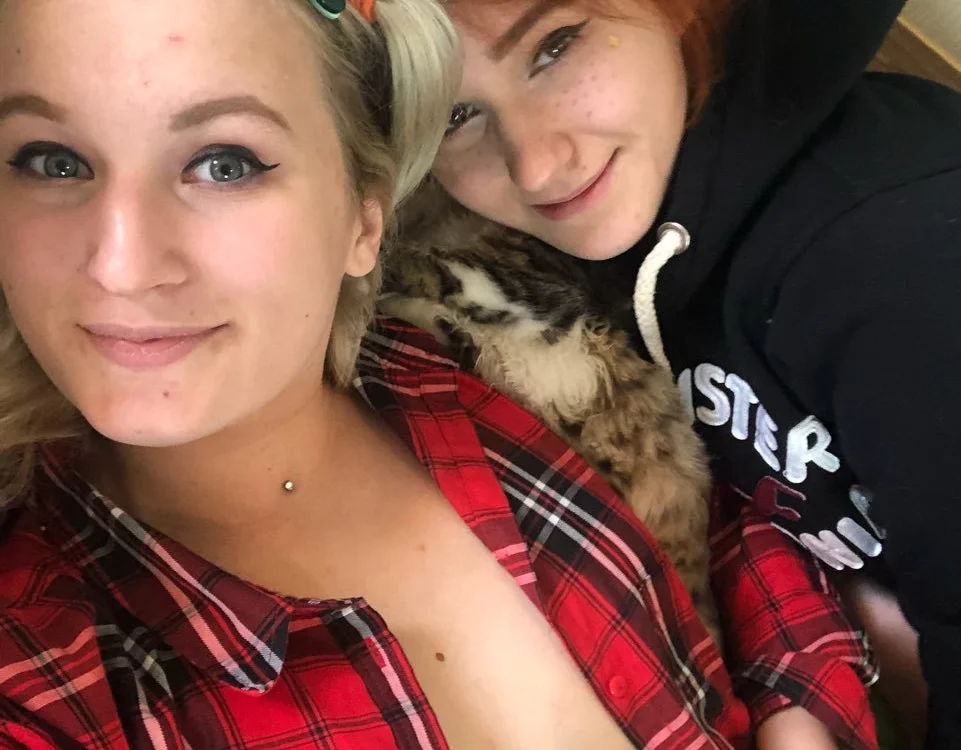 Happy_Rainbow's Offline Chat Room