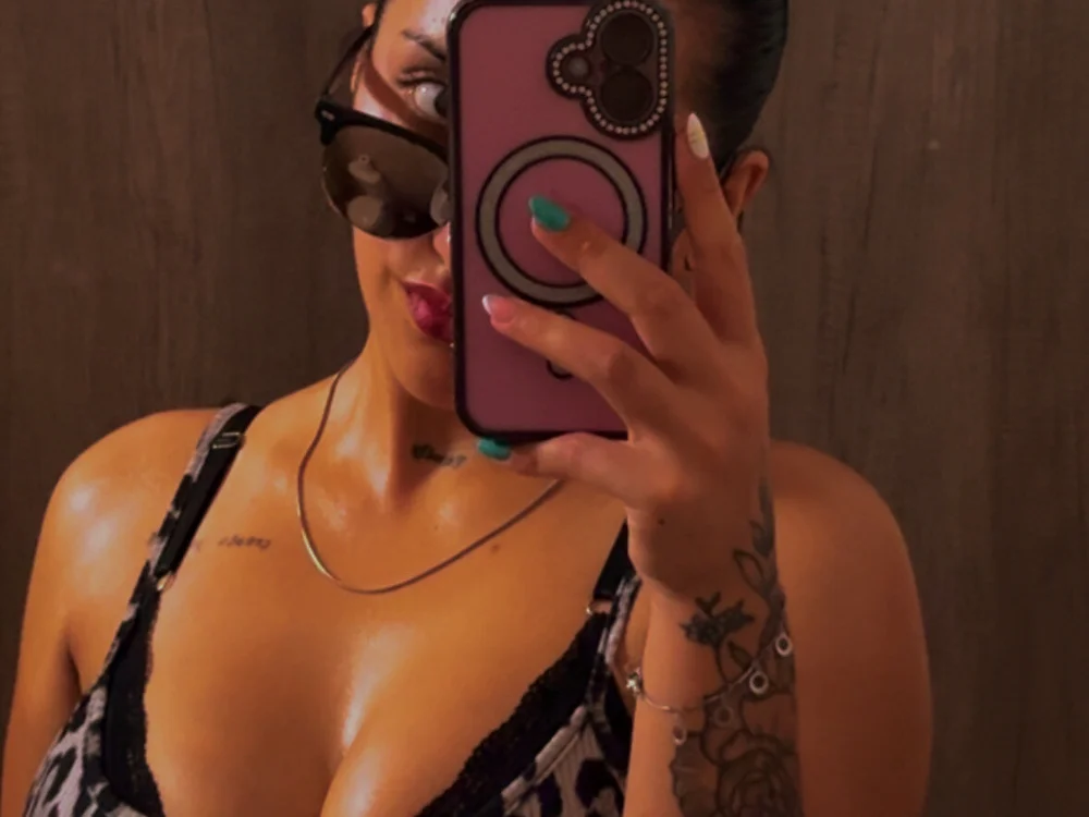 roxi130's Offline XXX Chat