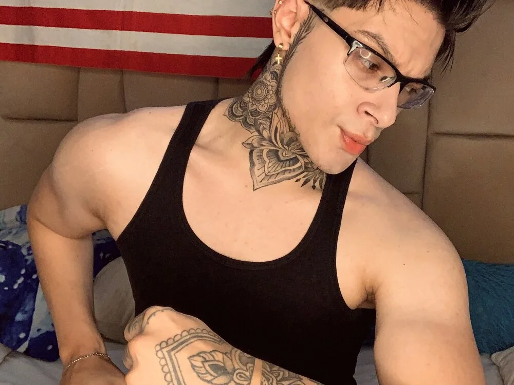 DennisWalkerr Adlı Modelin Çevrimdışı XXX Sohbeti