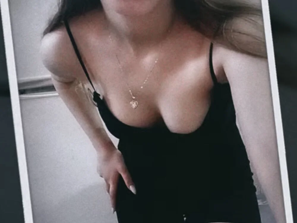 beliss_11 Adlı Modelin Çevrimdışı XXX Sohbeti