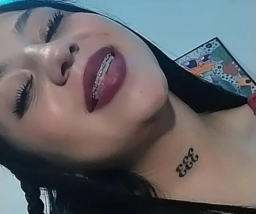 Samantha_Rodriguez1's Offline XXX Chat