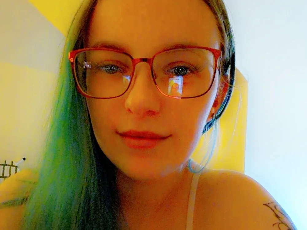 Eva2224x's Offline Chat Room