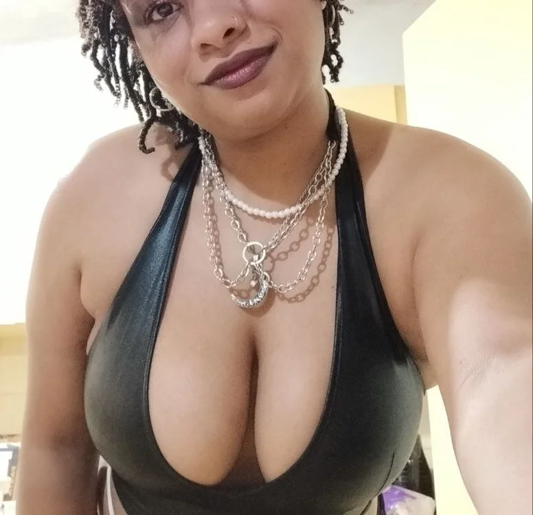 queencinnamon's Offline Chat Room