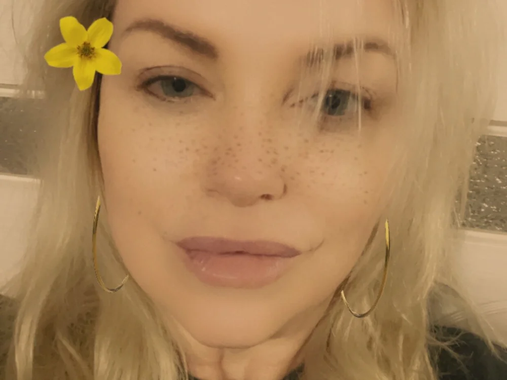 AzaliaRose's Offline XXX Chat