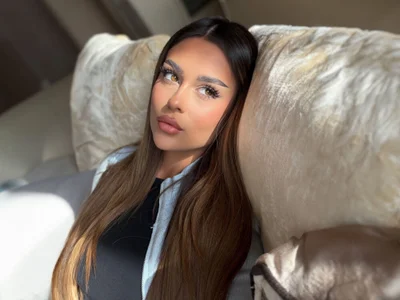 YasmineShaw Adlı Modelin Çevrimdışı XXX Sohbeti