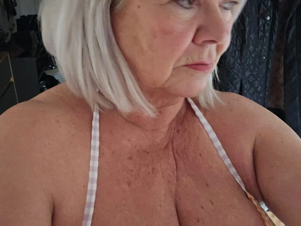 CocoTim69's Offline XXX Chat