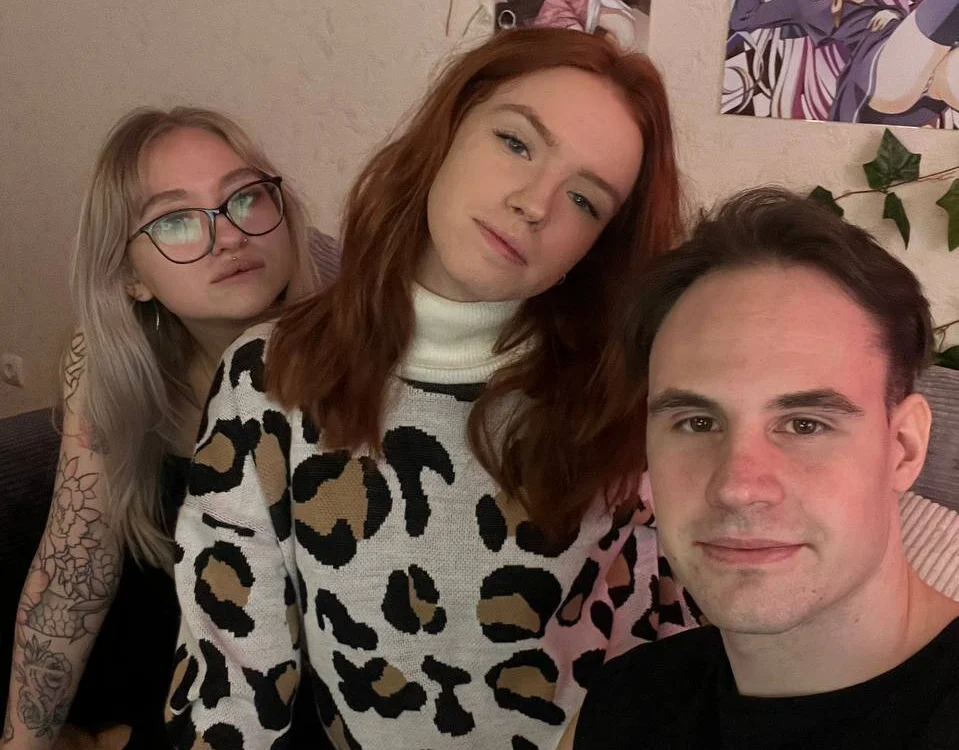 triple_be_show's Offline Chat Room