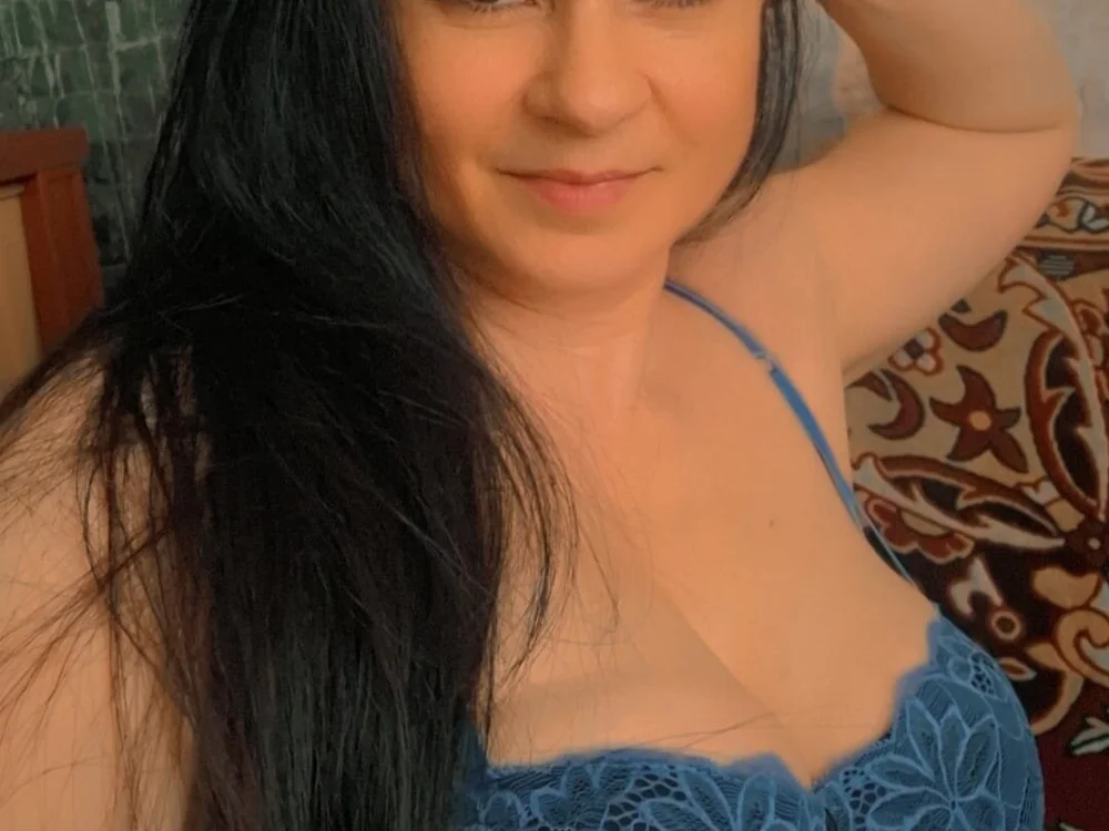 Sarah2302's Offline Chat Room