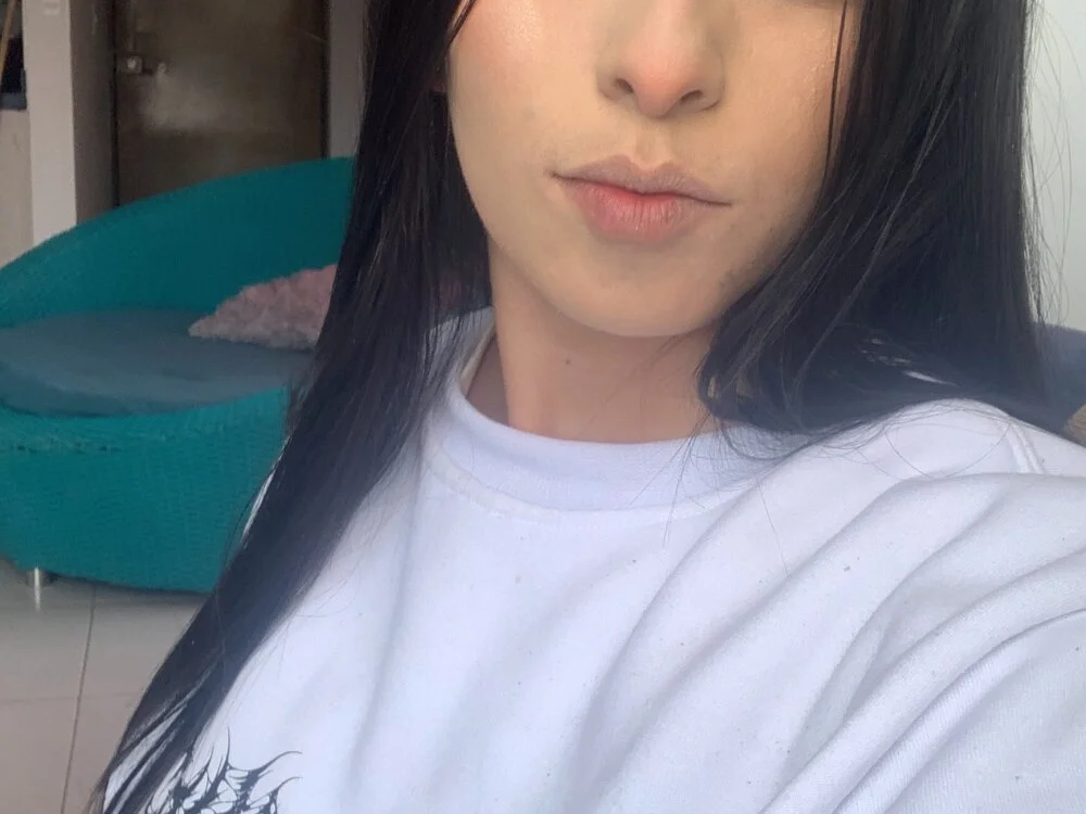 estrellita999 離線 XXX 聊天