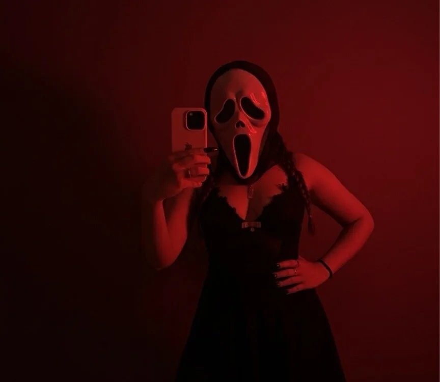 witchselena's Offline Chat Room