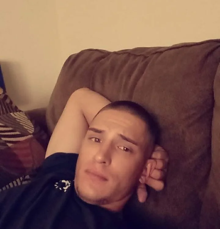 Ebudd91981's Offline Chat Room