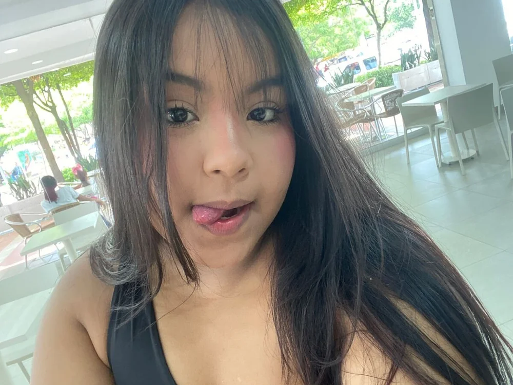 Debora_89's Offline Chat Room