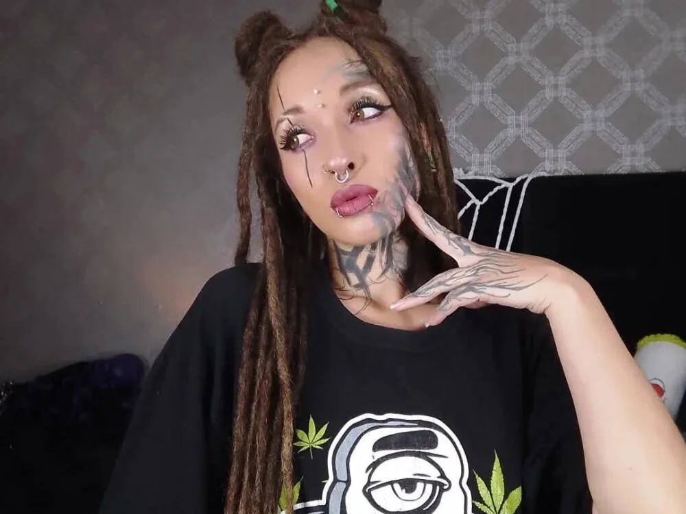 Luucy666 offline XXX-chat