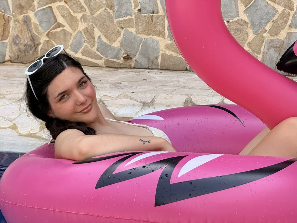 AriCollinss Offline XXX-chat