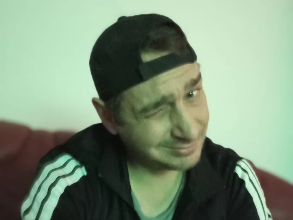 hcbene's Offline Chat Room