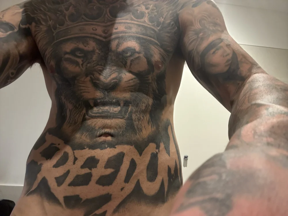 tattsNcock: офлайн-секс-чат