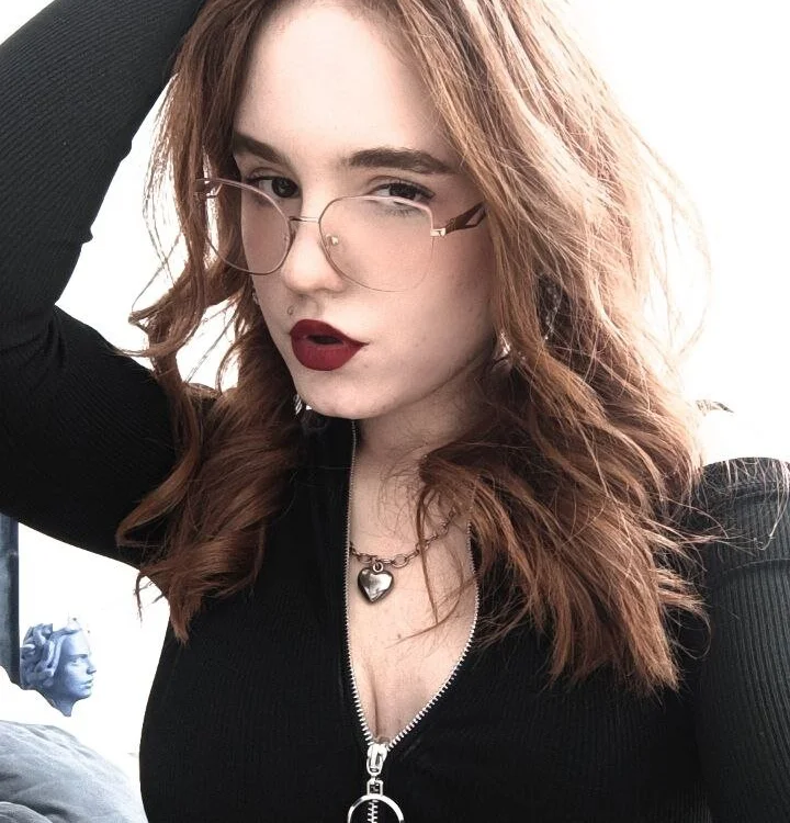 AmyMur_n Offline XXX chat