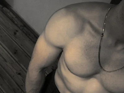 Walter583 Male Flexing Striptease Cam