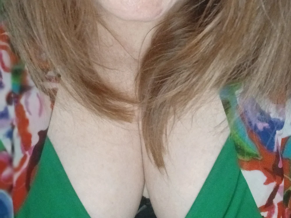CurvyBustyBella's Offline XXX Chat