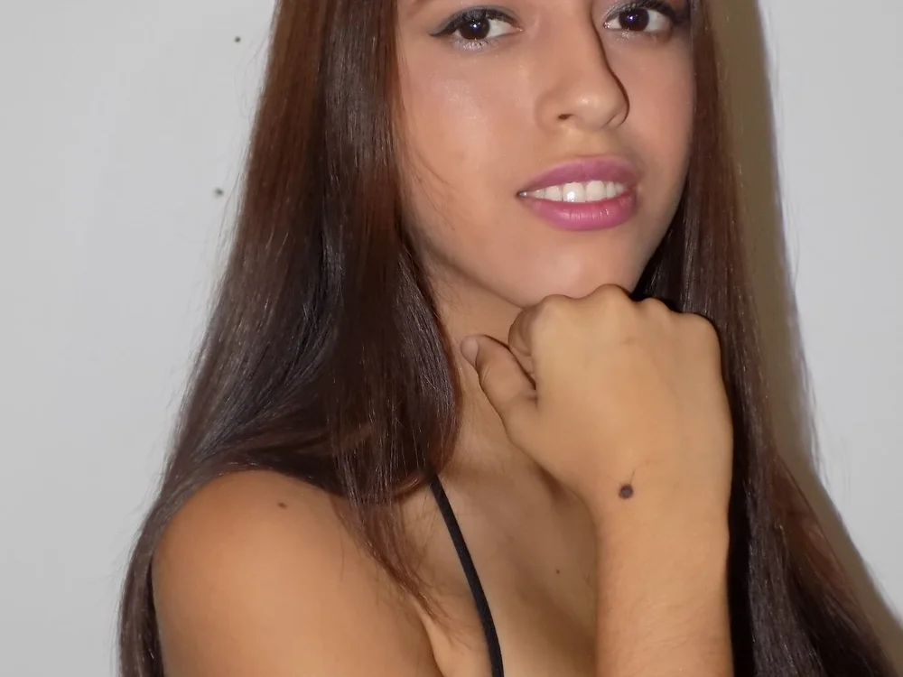 ZulyLatinGirl1's Offline XXX Chat
