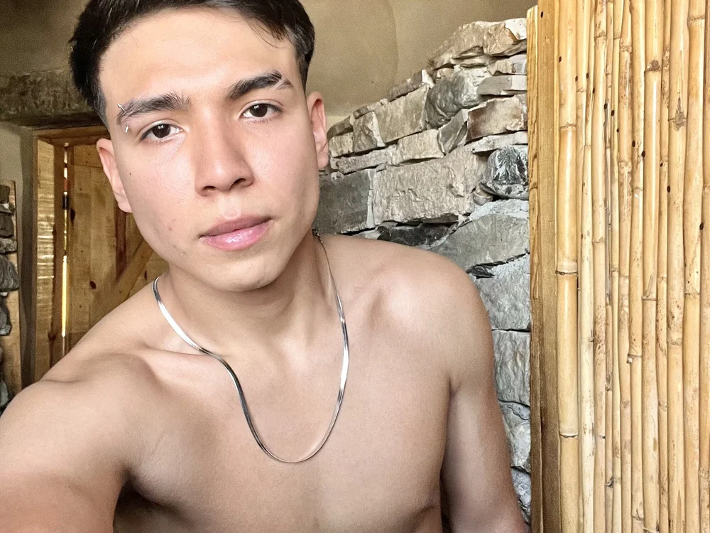 Daniel18twink's Offline Chat Room
