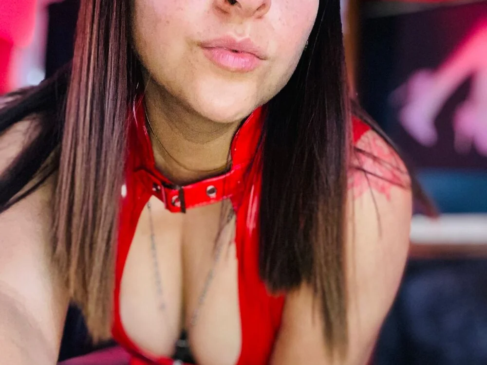 _LuanaDabbraccio Adlı Modelin Çevrimdışı XXX Sohbeti